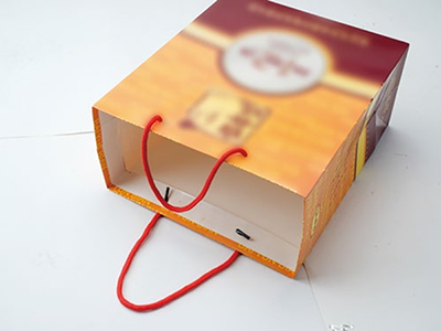 Cabeteadora de asas de bolsas de cuerda