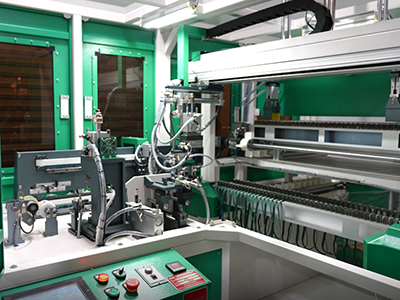 Máquina automática para cortar y recoger cuerda